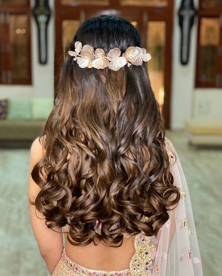 Soft Waves with a Statement Hairpiece