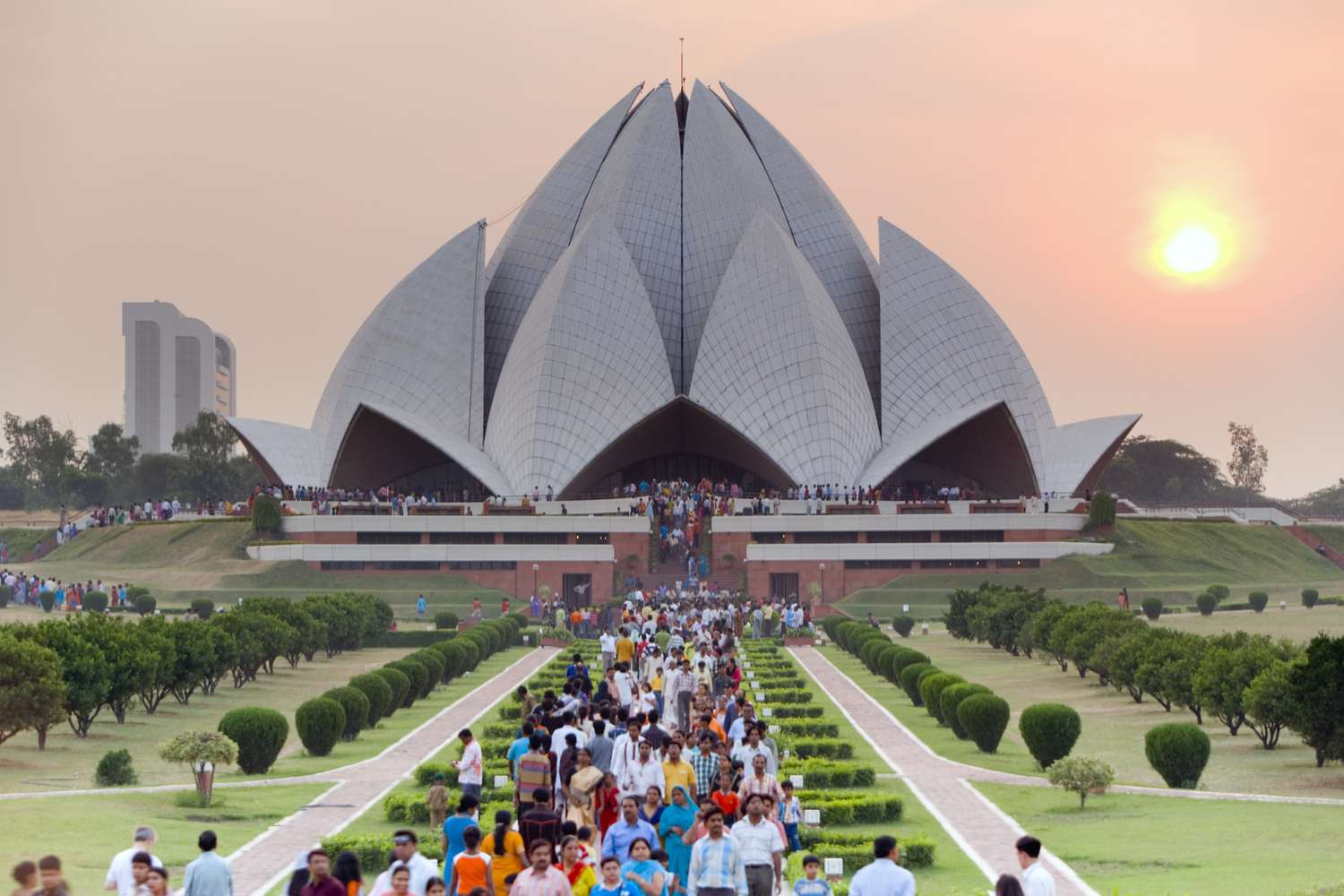 Lotus_temple_visitors